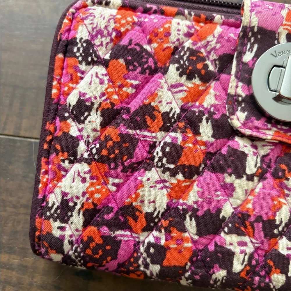 Vera Bradley RFID Turnlock wallet in Houndstooth Tweed pattern - Picture 5 of 11
